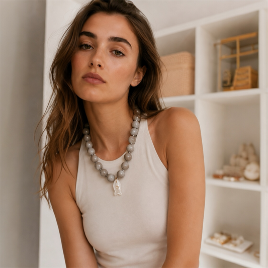 Collar Gris Pez Blanco