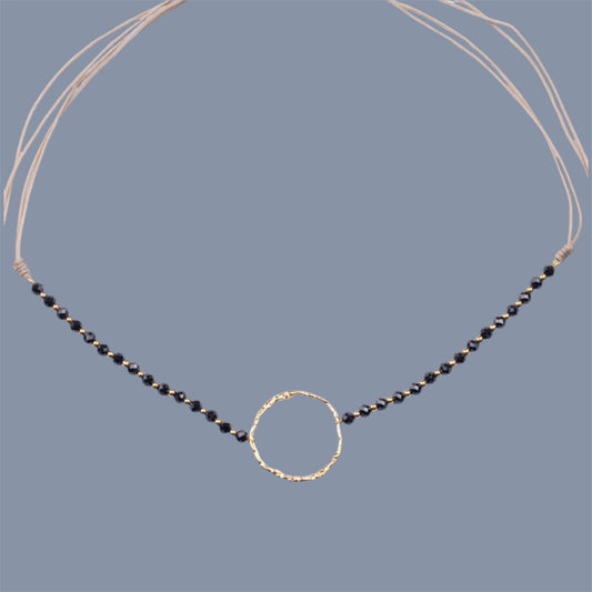 Collar Ágata Negra con Círculo Dorado – Acero Inoxidable y Piedras Naturales