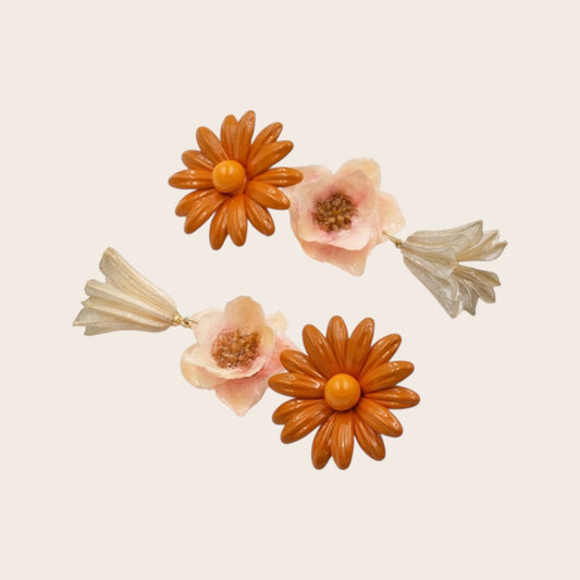 Pendientes Flor Margarita y Campanilla Marrón | Hechos a mano | Bañados en oro