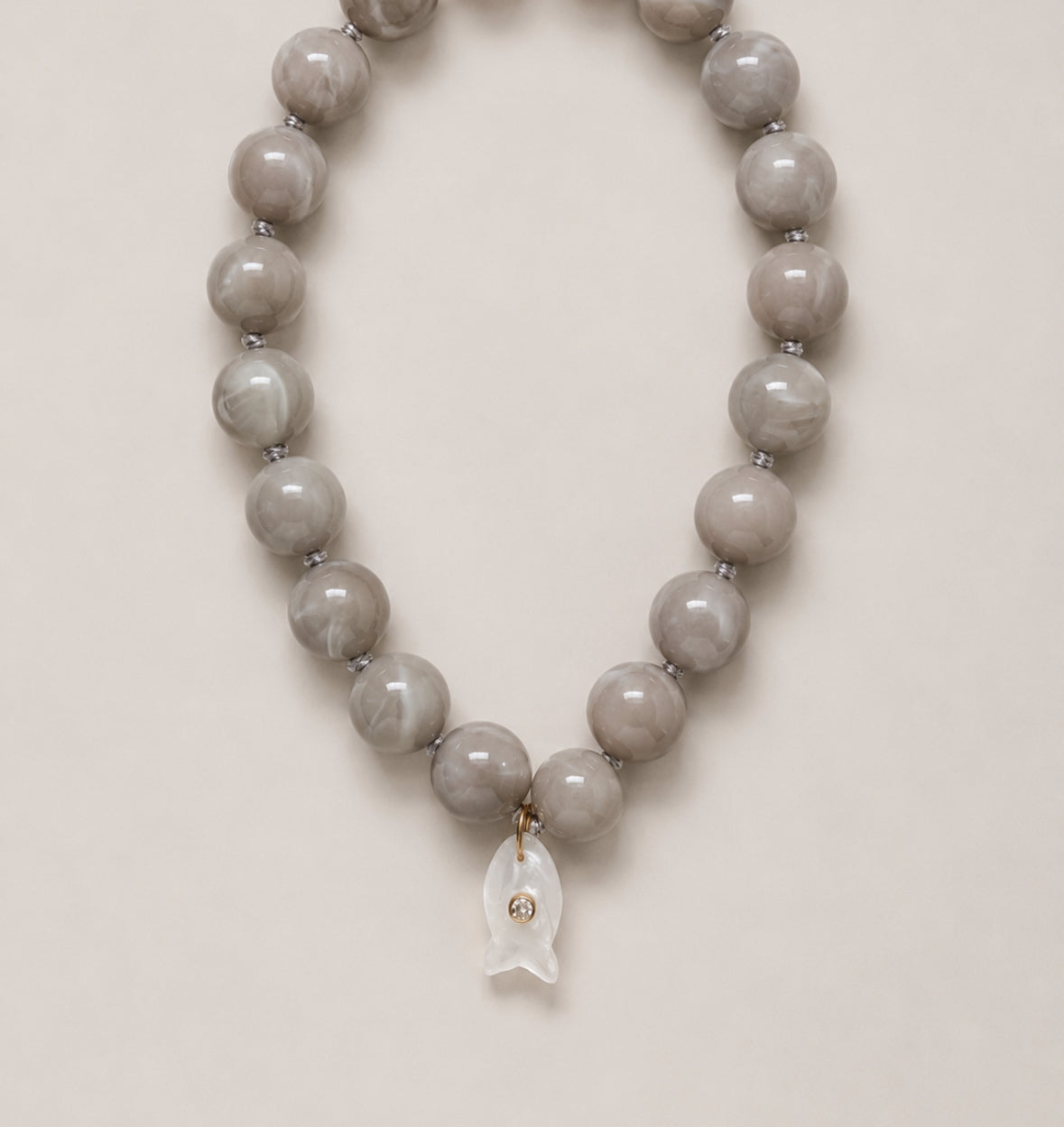 Collar Gris Pez Blanco
