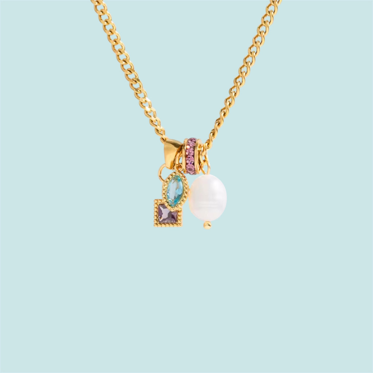 Collar Dorado con Charms de Colores y Perla — Acero Inoxidable