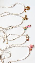 Collar Ajustable de Perlas con Charms