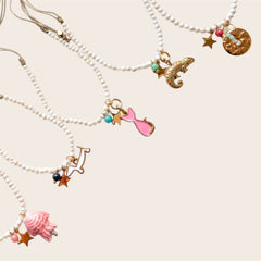 Collar Ajustable de Perlas con Charms