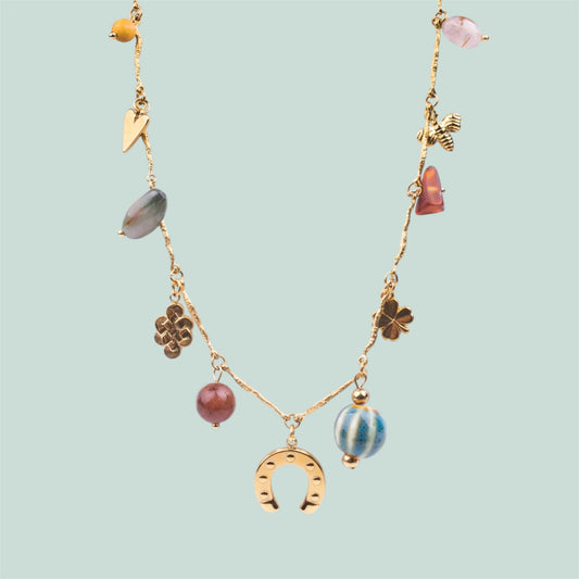 Collar Dorado con Charms y Piedras – Acero Inoxidable